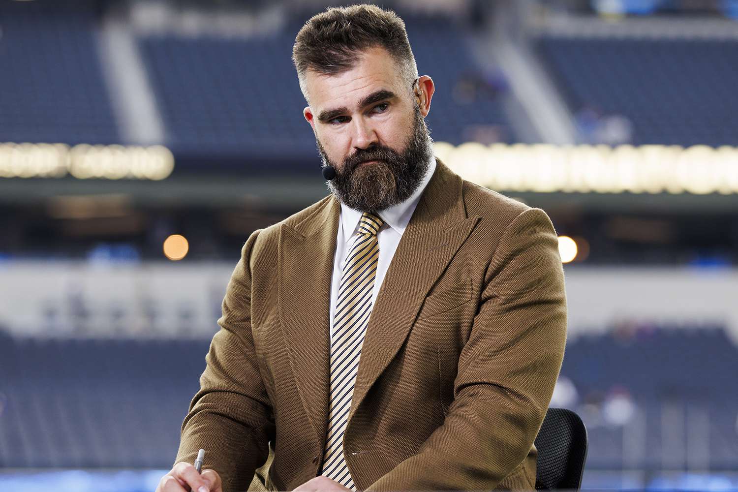 “That’s My Family You’re Talking About” - Jason Kelce Breaks His Silence, Delivers Powerful Defense of Brother Travis Kelce Amid Wave of Social Media Criticism