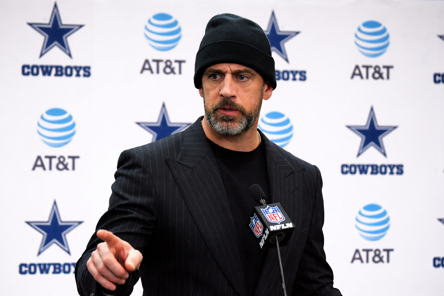 Just Hours After Aaron Rodgers Declined to Address a Return to the Steelers, Sources Reveal the Legendary QB Is Expected to Join the Dallas Cowboys as a Backup — A Move That Could Shock the Entire NFL
