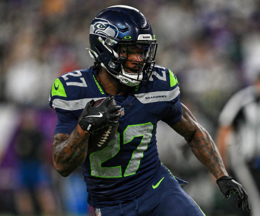 Just 12 Hours After His Request To Take A Pay Cut For A “Lifetime” Contract Extension With The Seahawks Failed, 2x Super Bowl Legend RB Turned Down Two $35 Million Contracts From The Lions And Bears 