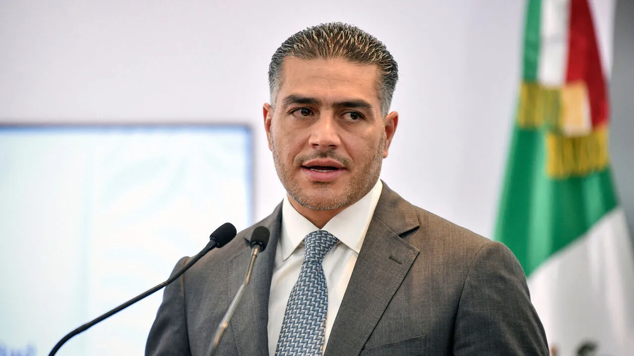 4:00 AM en la oficina del gobierno — El momento en que los mexicanos entendieron el verdadero significado del “espíritu nacional de México”