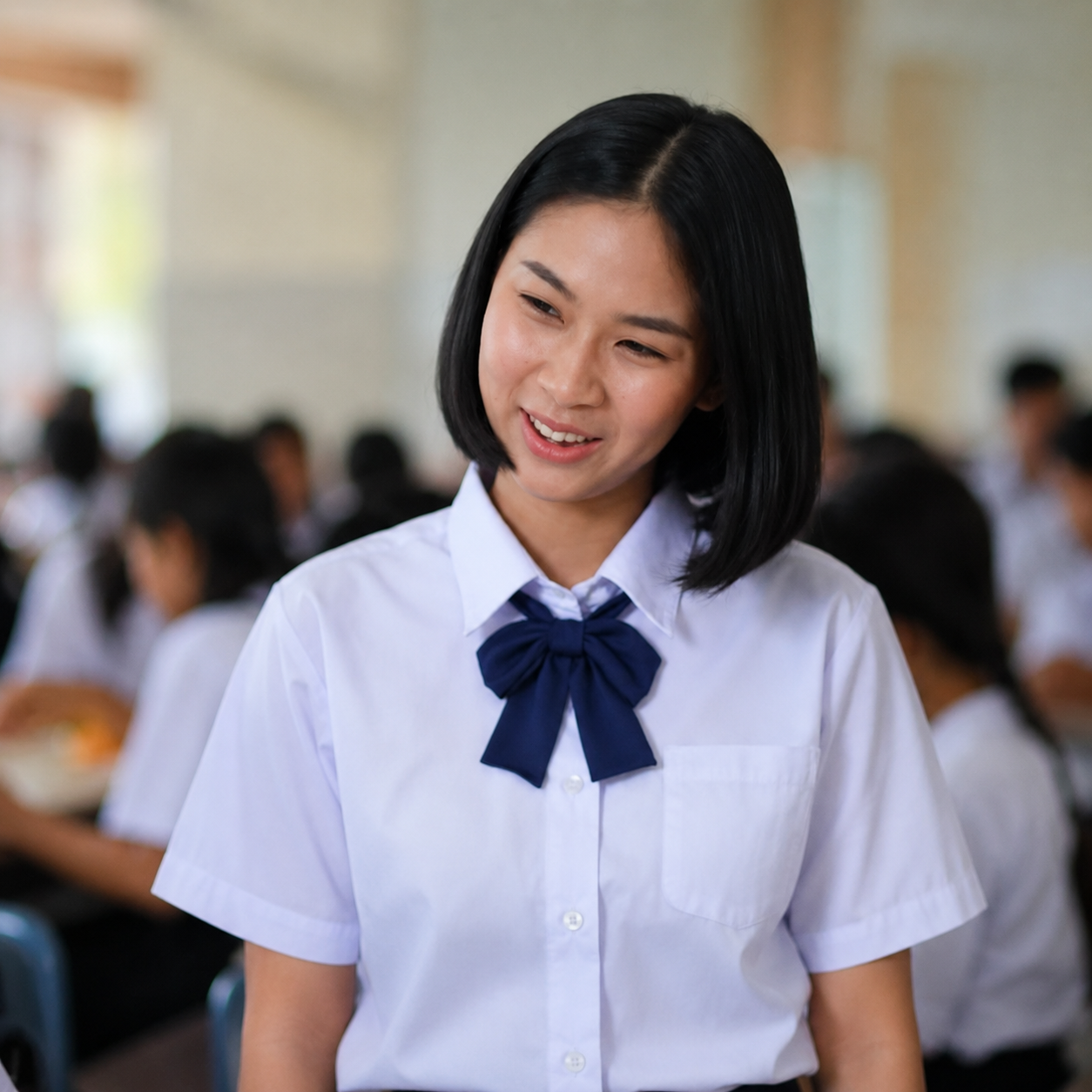 62G ถูกด่าว่า “ลูกคนรับใช้” ต่อหน้านักเรียนทั้งโรงอาหาร เธอเงียบมาตลอดจนแม่ผู้ทรงอำนาจปรากฏตัว!