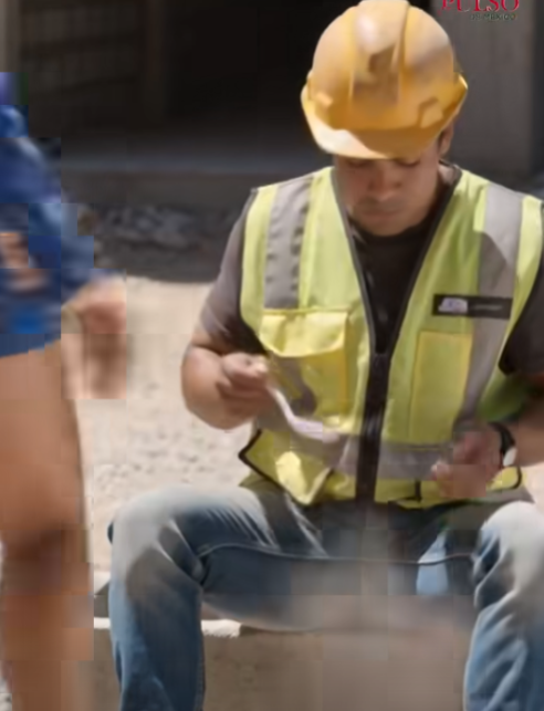 “Ella Se Burló Del Obrero Por Comer Frijoles En La Construcción… Pero Lo Que Ocurrió Después La Dejó Sin Palabras”