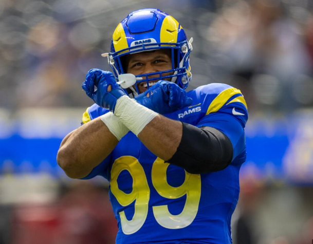 Rams Legend Quietly Uses NFL Fortune to Pay Medical Bills for Struggling Families