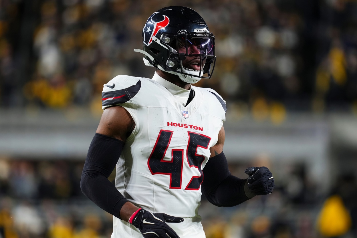 Texans Suffer Another Massive Roster Blow as Veteran Linebacker Faces Potential Career Ending Injury