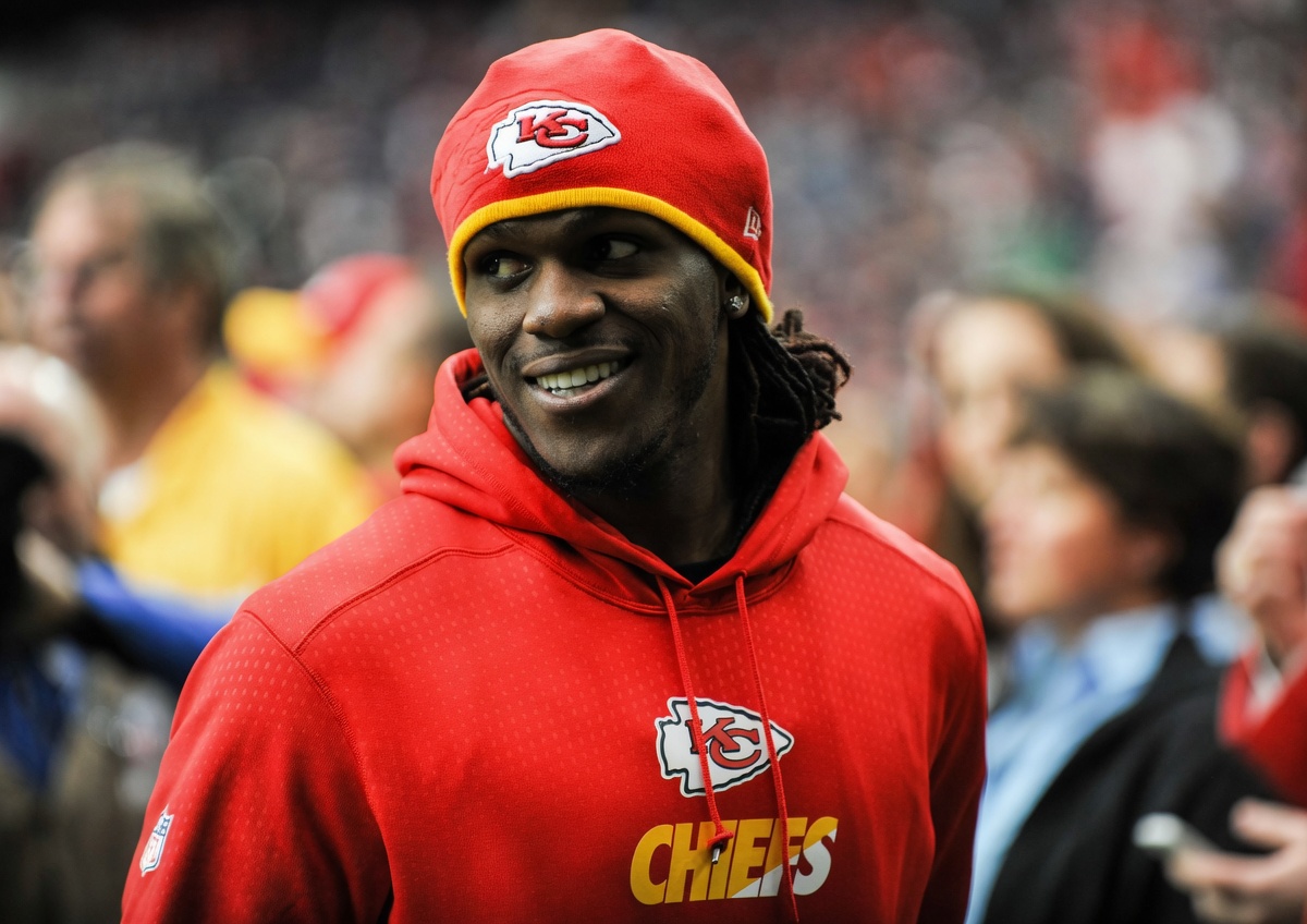 Chiefs Add Former 4x Pro Bowl Running Back to Coaching Staff Under “Lifetime Commitment” Terms After This Legend Retires