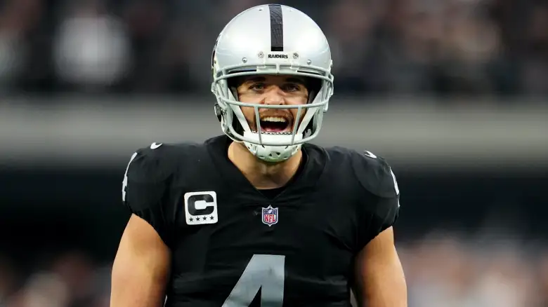 BREAKING: The 4-time Pro Bowler and the most prolific passer in Raiders history has signed a one-day contract to retire where his journey began.