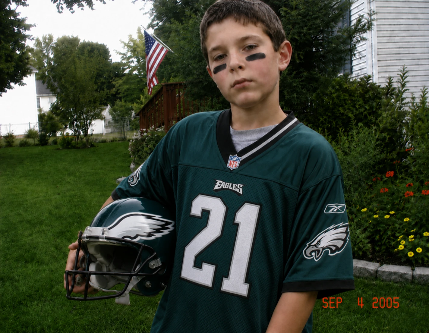 Turning Down Bigger NFL Offers, Former Defensive Rookie of the Year Joins Eagles to Fulfill Childhood Dream