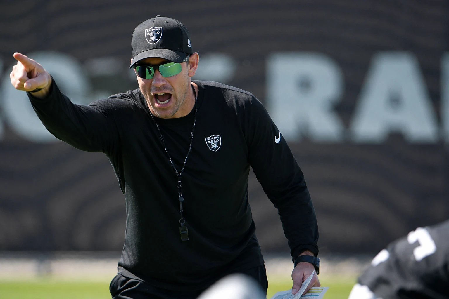 Trouble in Las Vegas: Rookie Draws Klint Kubiak’s Anger After Lack of Professionalism at Practice