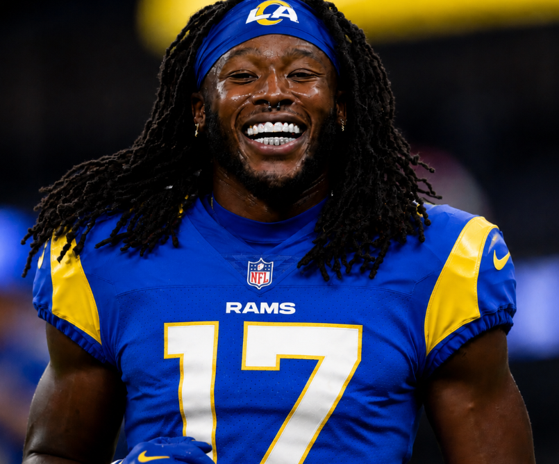 With the “win now” philosophy becoming increasingly clear, the Los Angeles Rams are drawing attention across the NFC with a blockbuster pursuit of Alvin Kamara from the New Orleans Saints, backed by an offer being described as “too good to refuse”