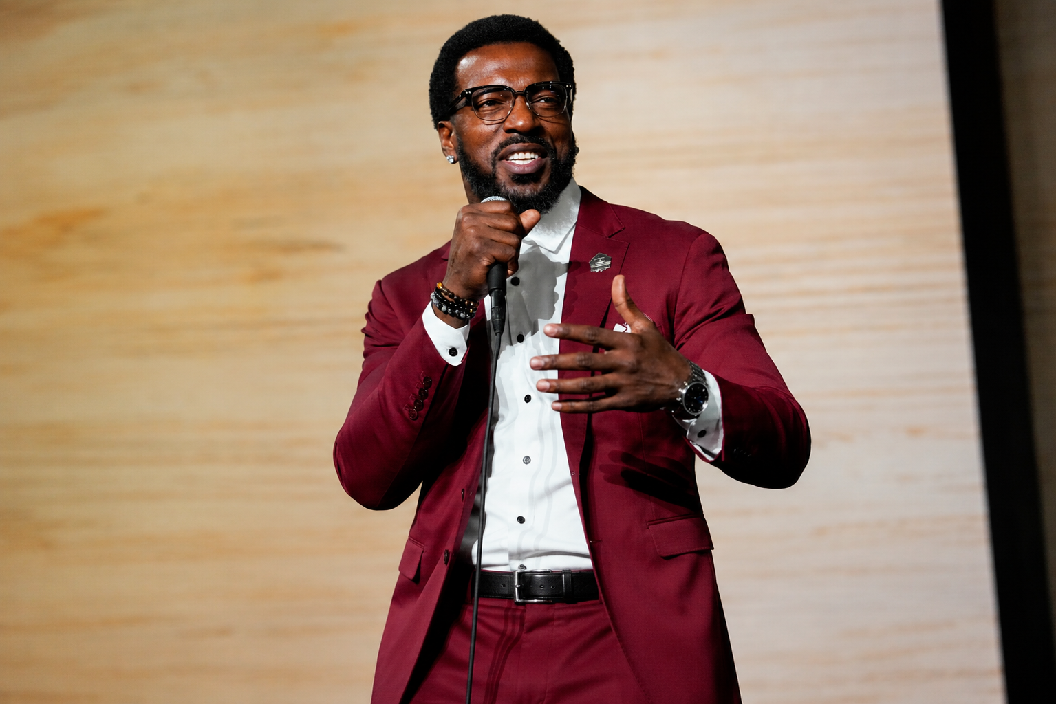 49ers Legend Patrick Willis Has Been Hit With a Brutal Coaching Suspension for Helping High School Players — A Decision Many in the Bay Area Are Calling Deeply Unjust, Sparking Furious Protests and Demands to Clear His Name
