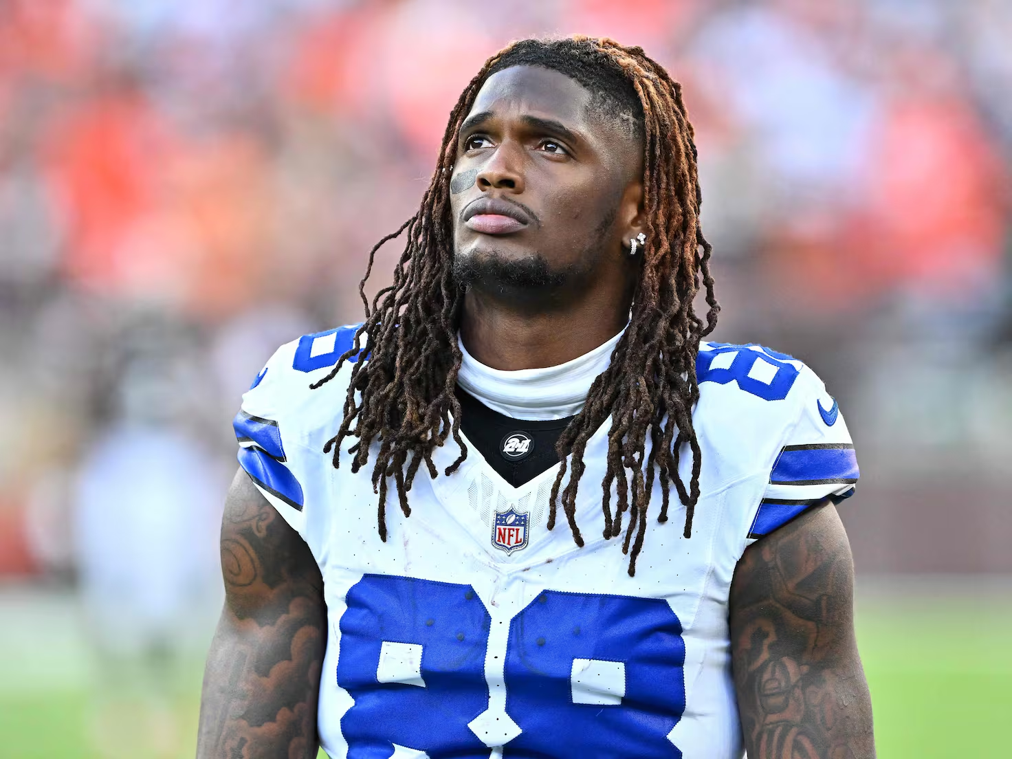 Cowboys Icon CeeDee Lamb Speaks Out to Defend Legend Emmitt Smith Amid a Fierce Wave of Backlash From the NFL Community