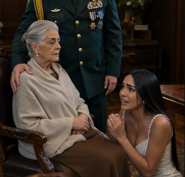 20BZ Humilhou uma idosa diante dos ricos… até o noivo revelar: “Ela é minha mãe.”