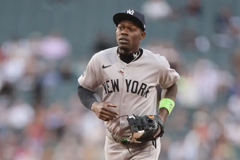BOMBSHELL UPDATE! The Yankees have received a concerning update after Jazz Chisholm Jr. was forced to leave the game against the Tigers following a violent collision that sent him crashing to the ground.