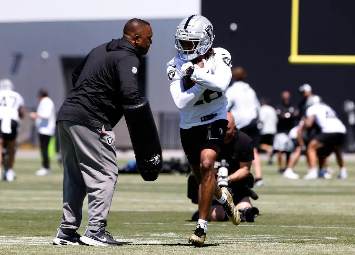 Raiders Second-Year Apologizes After Tough Rookie Season, Voluntarily Joins Rookie Minicamp to Reset
