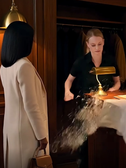 White Waitress Slaps a Black Woman at the Restaurant — Unaware Her Husband Is the Mafia Boss.zz
