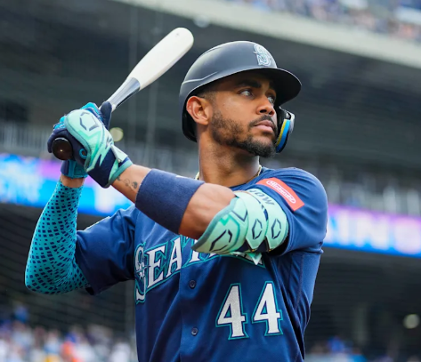 After a 4–1 Win Over the Mariners, Seattle Icon Julio Rodríguez Surprises Fans With Praise for the Yankees’ No. 1 Young Star: “The Yankees Aren’t Hitting Well, but They’re Winning Because of One Player”