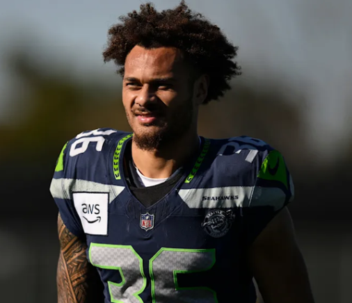 $10 Million? “Keep It.” — Seahawks’ RB Turns Down Cowboys Offer to Honor a Promise to the Mentor Who Changed His Life