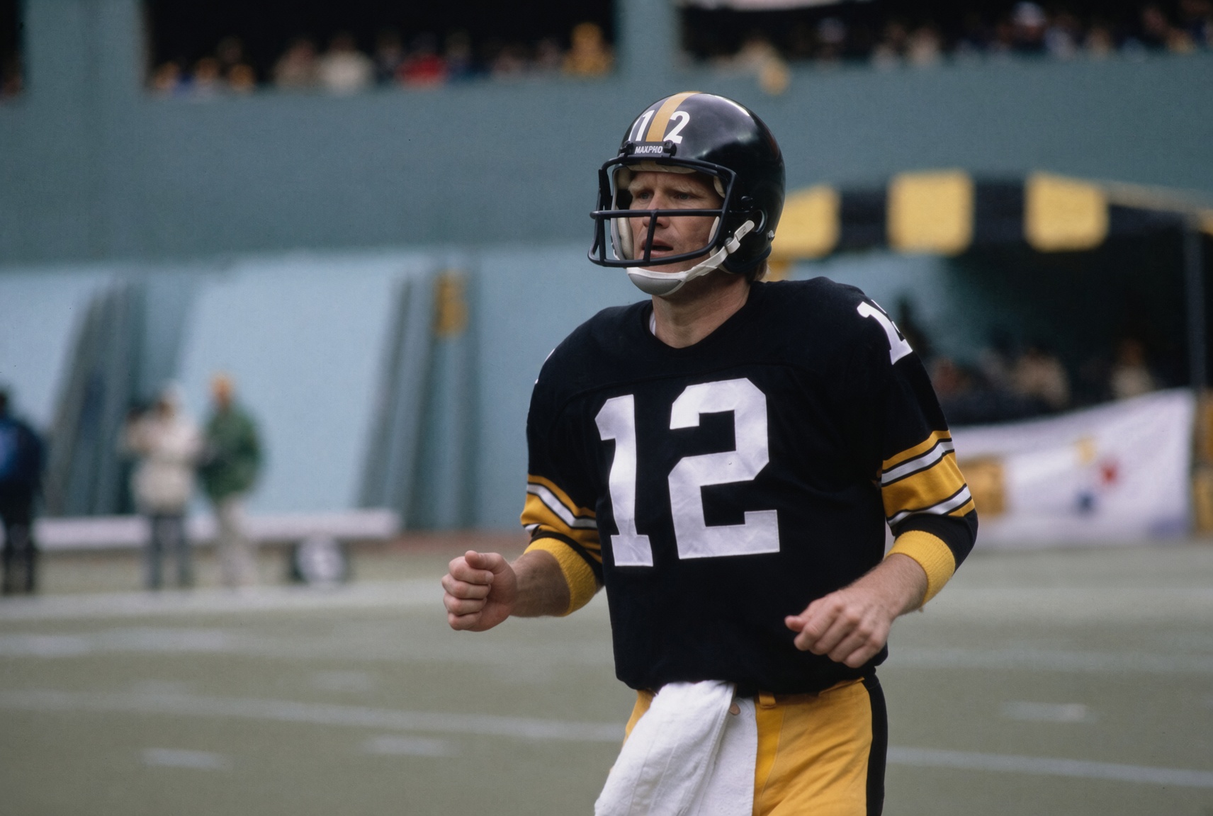 Steelers Legend Terry Bradshaw Sells the Super Bowl XIII Jersey He Wore for a “Record Price” to Support Teammate Battling Parkinson’s Disease