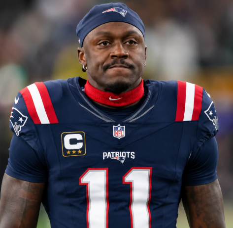 Amid criticism after arriving in New England, All-Pro WR A.J. Brown immediately sends a message to all Patriots fans: “I didn’t come here just to be traded”