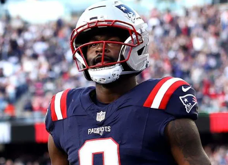 Just 12 hours after learning he was no longer in the team’s plans, Patriots star WR — following the best season of his career — is willing to restructure his contract, all for one more chance to wear New England’s uniform