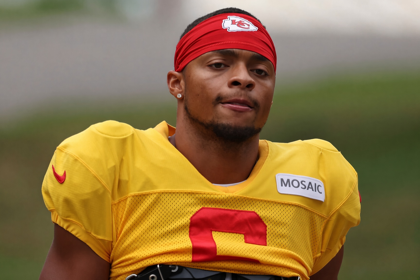 Superstar Justin Fields Fires Back After QB Patrick Mahomes Becomes Target of Comparison and Ridicule on Colin Cowherd’s Show