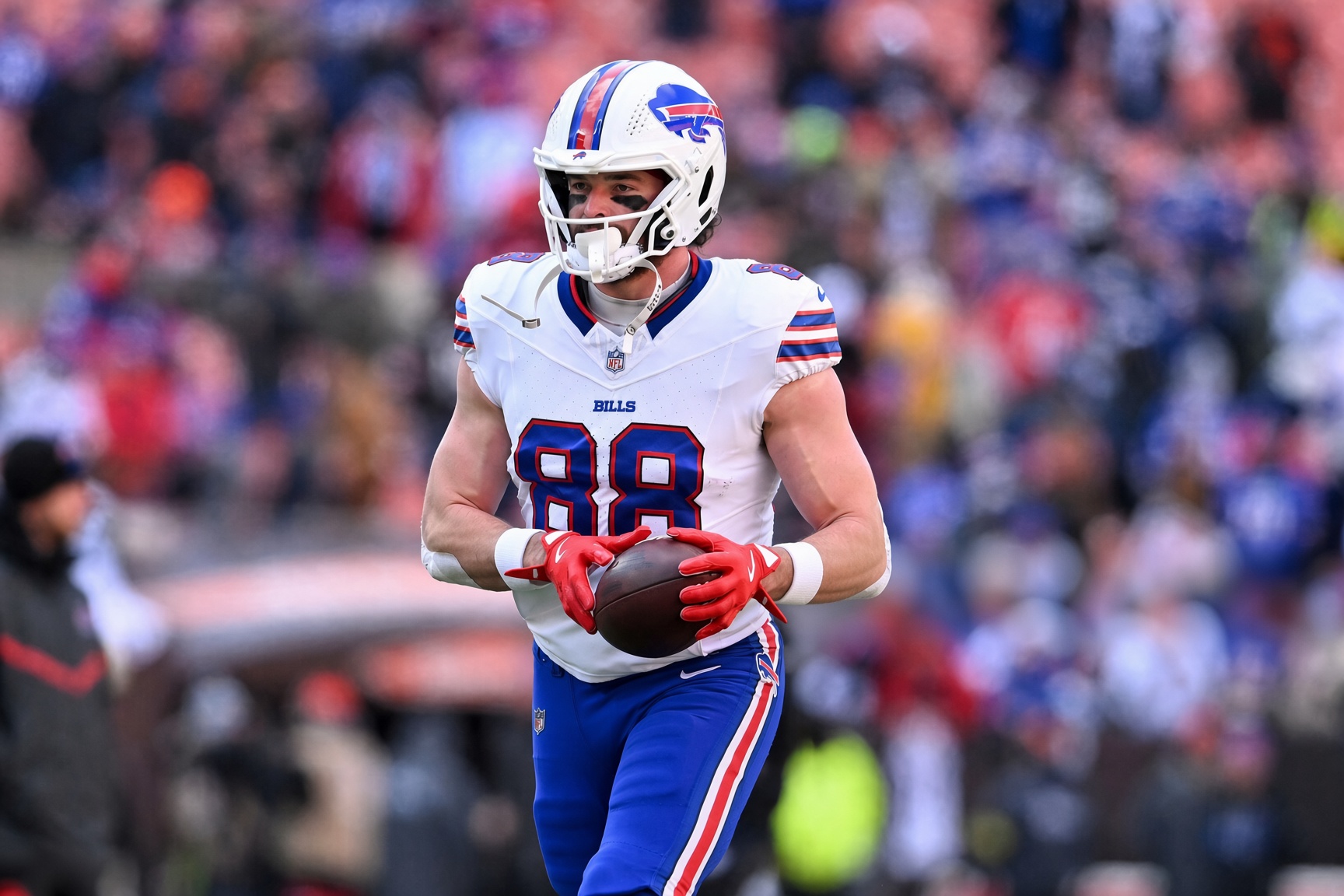 Just Three Hours After Learning He Was No Longer Part of the Bills’ Long-Term Plans, a Veteran Buffalo Tight End Shocked the NFL by Offering to Take a Pay Cut Just to Stay With the Team — “I Don’t Want to Leave Buffalo.”