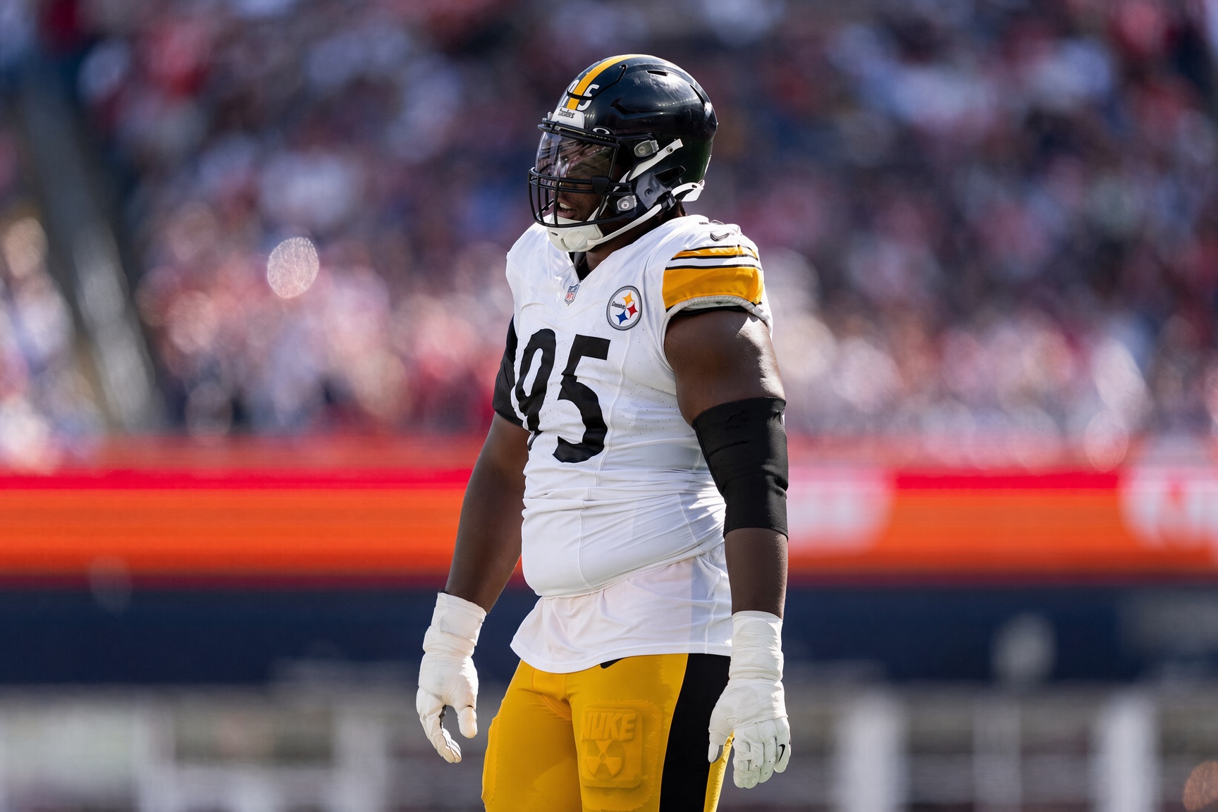 Steelers Star Accused by Sister of “Abandoning Family” After Ending Financial Support Following $72 Million Pittsburgh Contract Extension – The Reason Behind His Decision Has Earned the Respect of the Entire NFL Community