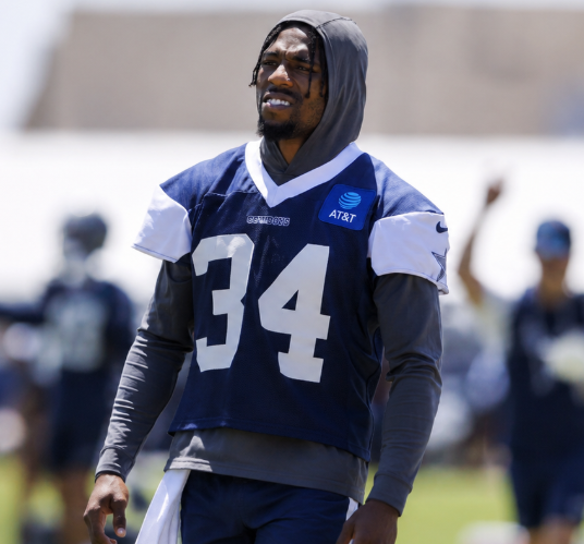 Jalen Thompson está a punto de convertirse en el primer jugador canjeado a un rival de playoffs de la AFC después de continuar haciendo comentarios ofensivos contra un jugador de los Saints mientras aún cumple una suspensión de la NFL