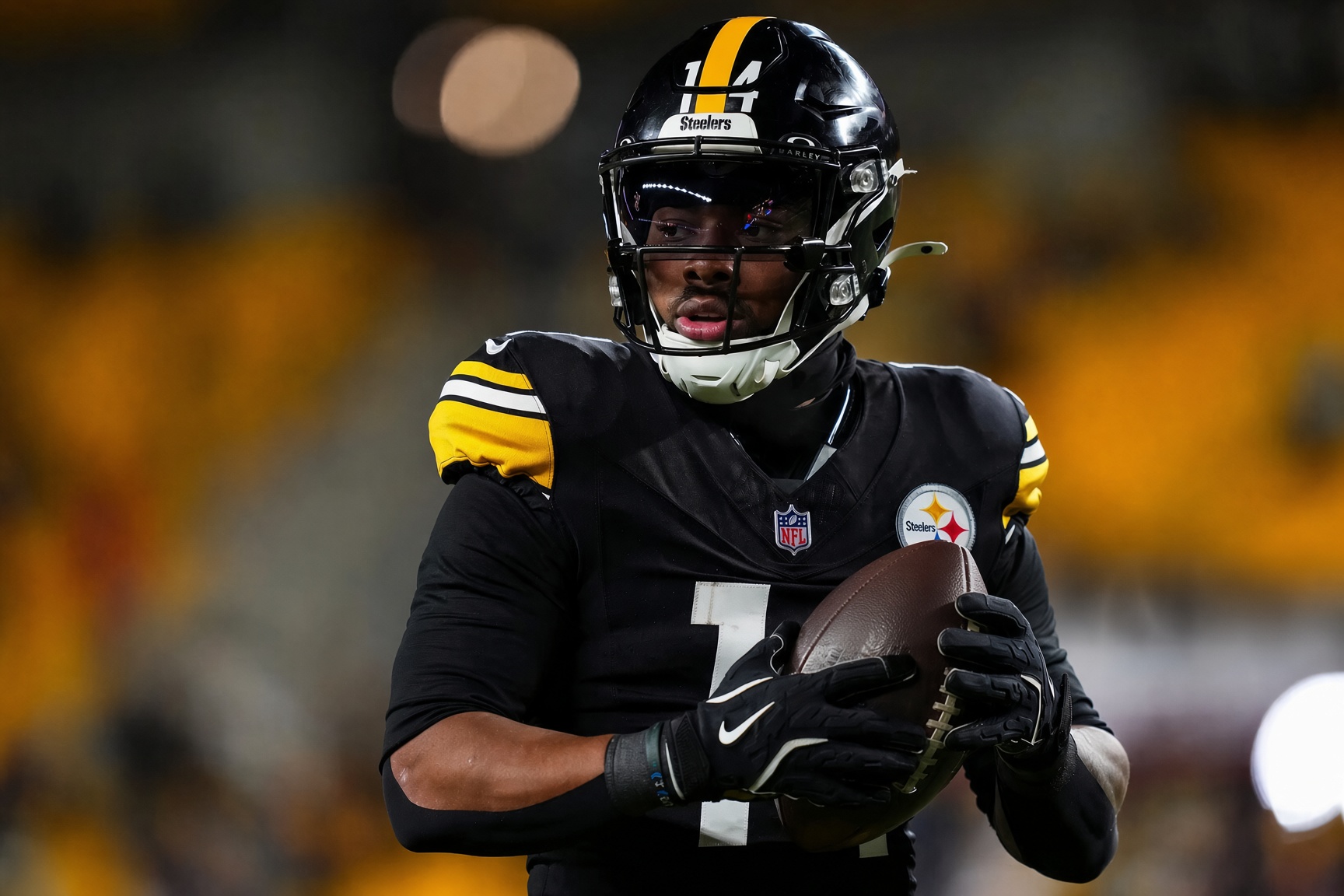 Former Steelers Running Back Unhappy in Tampa Bay, Sends Emotional Message Expressing Desire to Return to Pittsburgh to Reunite With Close Friend Jaylen Warren