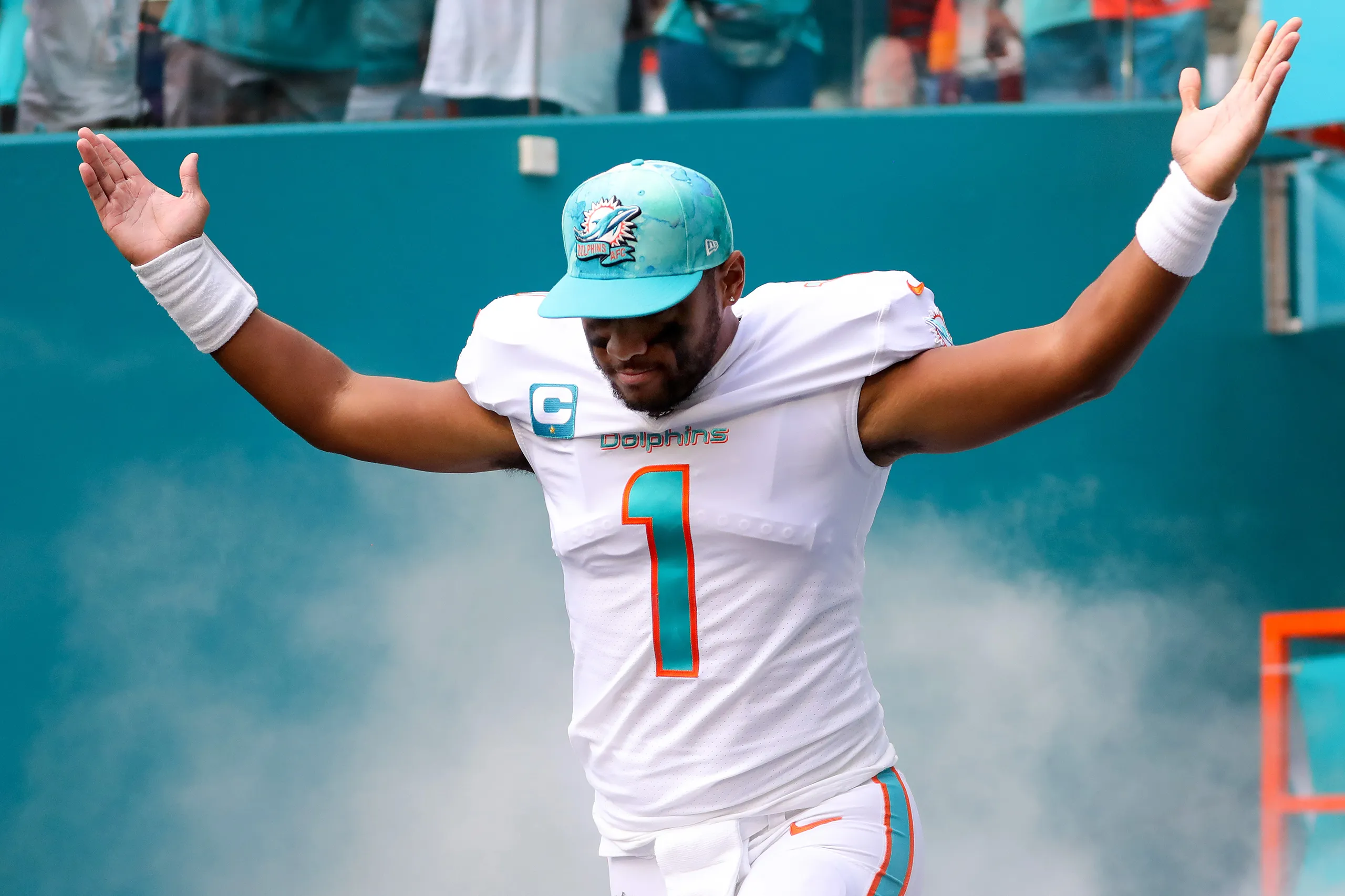 Just 12 hours after the Dolphins completed the signing of Malik Willis, a former QB who holds multiple franchise records with 19,000 career passing yards expressed his disappointment: “I swear I will never return to Miami again.”