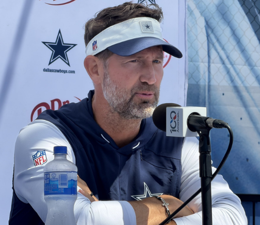 El entrenador Brian Schottenheimer de los Cowboys nombró a 10 jugadores que superaron las expectativas en la victoria sobre los Cardinals - 3 de ellos son de origen mexicano, según fuentes