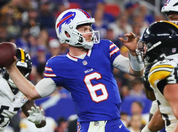 Former teammate sold him on Buffalo. Now he's a Bill.