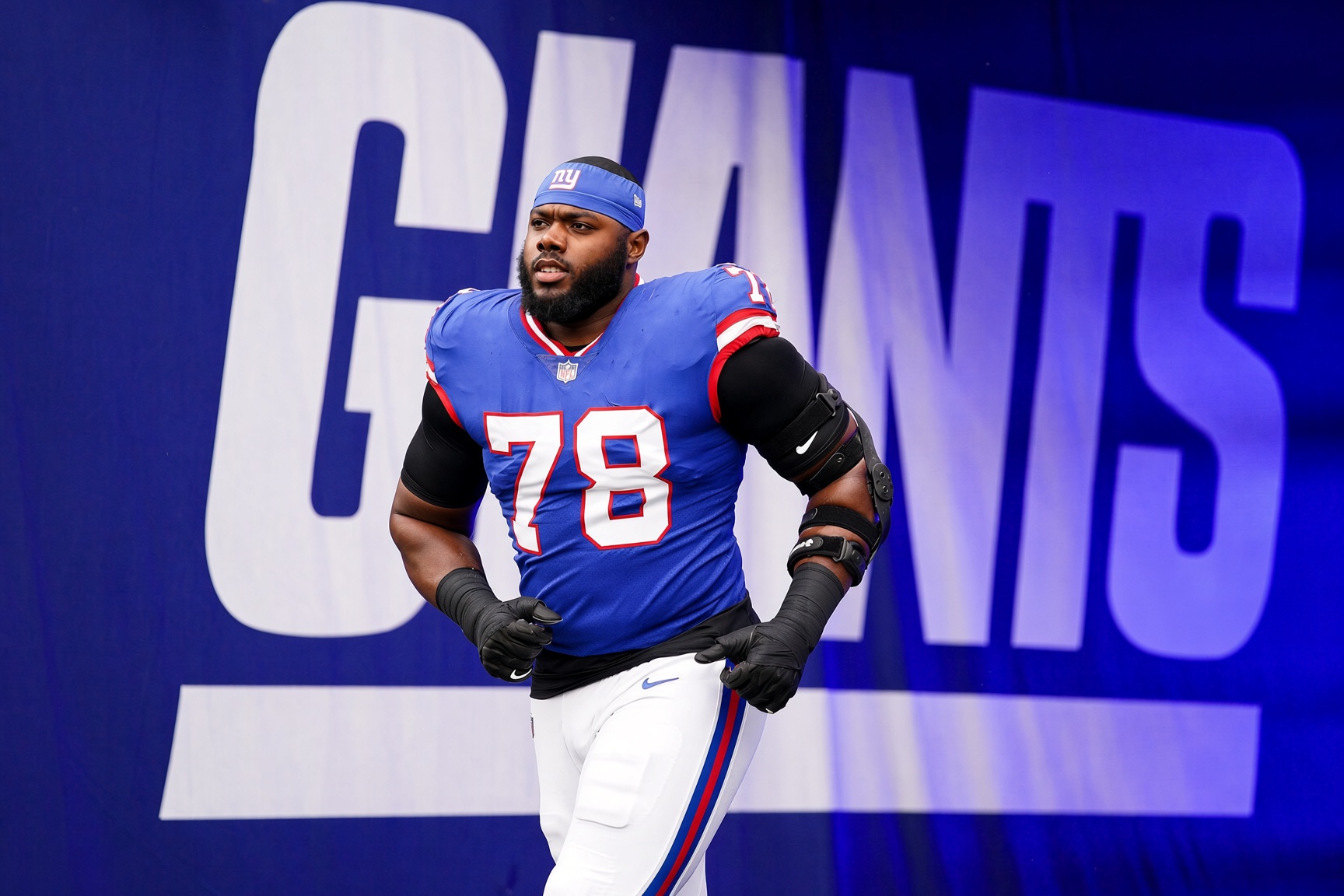 Inside Source Reveals Andrew Thomas Bought a Car for Longtime Giants Equipment Staffer After Learning He Faced Nearly Two-Hour Daily Commute