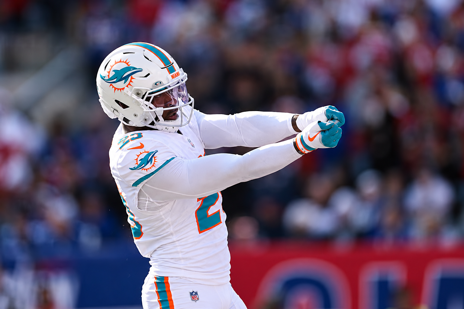 NFL Shock: Former First-Round Pick Cut Days Before Season Opener, Leaving Dolphins Fans Stunned and Heartbroken