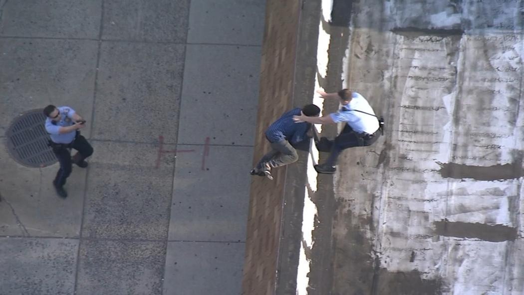 Philadelphia police vehicle chase ends in rooftop arrest - 6abc Philadelphia