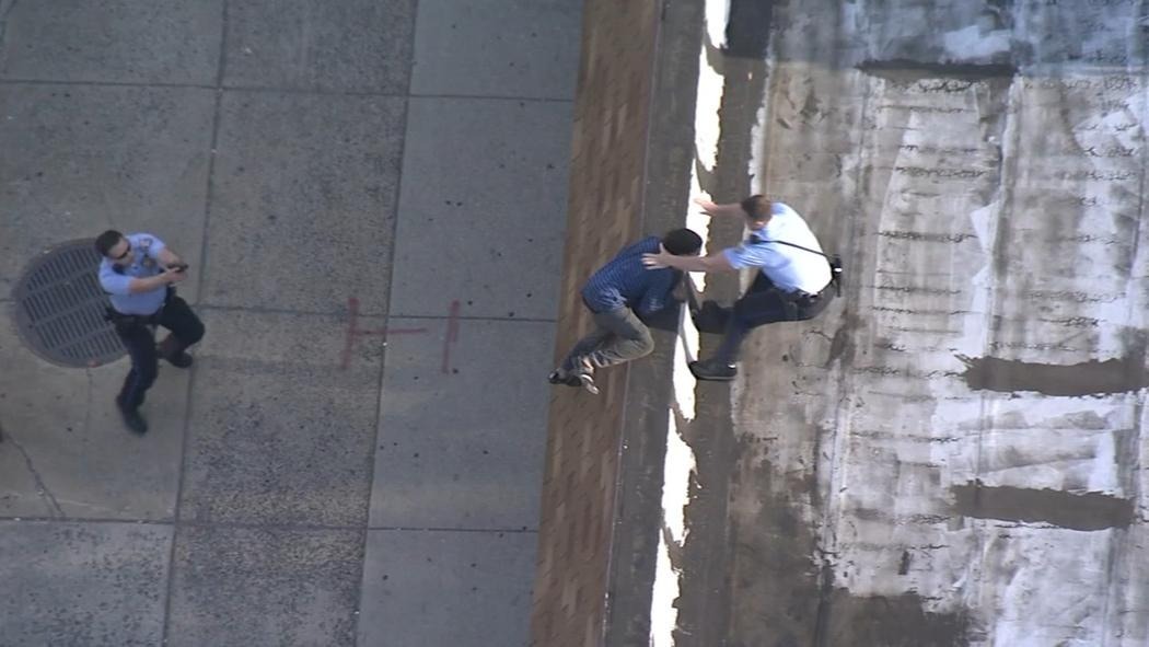 Philadelphia police vehicle chase ends in rooftop arrest - 6abc Philadelphia