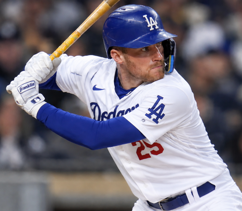 Just 12 hours after being released by the Royals, versatile former MLB star with over 900 games shocks by expressing desire to wear the Dodgers uniform