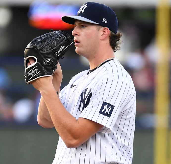 Just 3 hours after the Yankees said goodbye during a difficult season, New York’s most promising former pitching prospect sends emotional message to Aaron Boone in tears: “Give me one more chance”