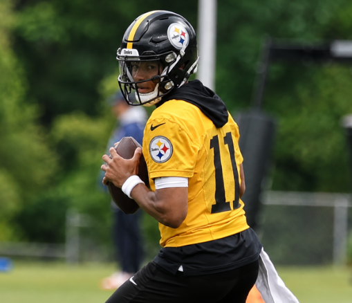 Apenas 12 horas después de ser cortado por los Patriots, el ex QB superestrella — el mariscal más buscado de la NFL con más de 96 touchdowns de carrera — expresó su deseo de unirse a los Steelers