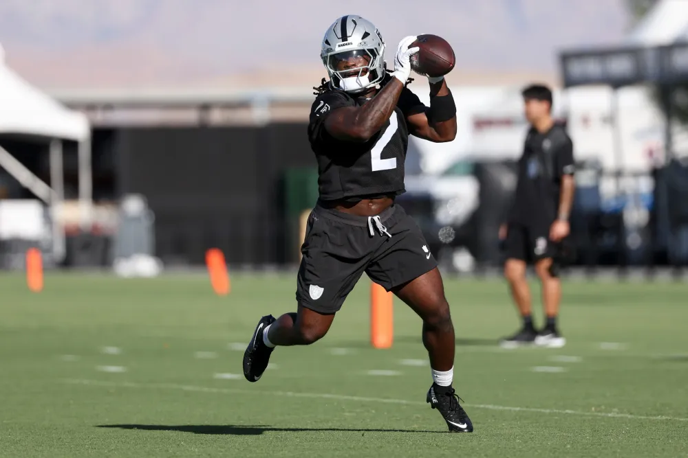  HC Klint Kubiak Shocks Raiders Nation by Bringing “The Running Machine” Back Into Starting Lineup After Injury Scare Just Days Before Season Opener against the Dolphins — Young Superstar Viewed as Potential Match for Prime Charles Woodson