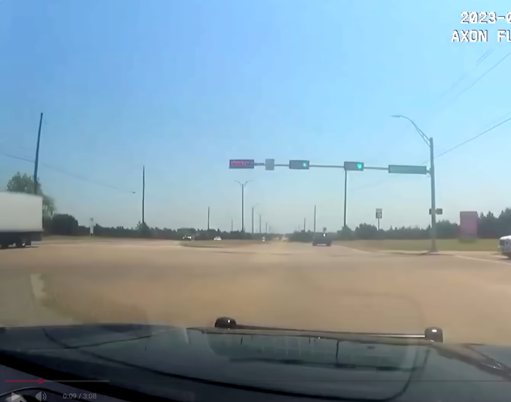 🚨 BODYCAM: Las Vegas Police Chase Ends in Gunfire — Officer Opens Fire Through Windshield