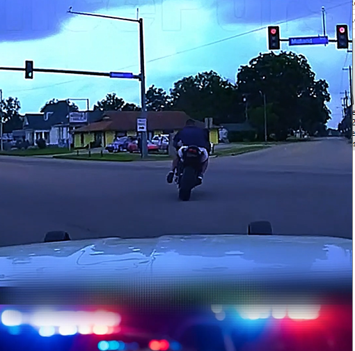 Motorcycle Speeds at 120 MPH and Flees Into Woods | Arkansas State Police Texarkana Pursuit
