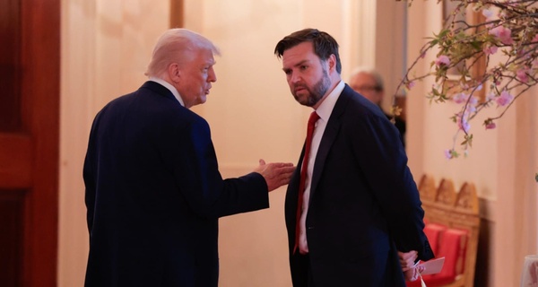“Code Red” at the White House? What the Viral Trump–Vance Graphic Actually Shows