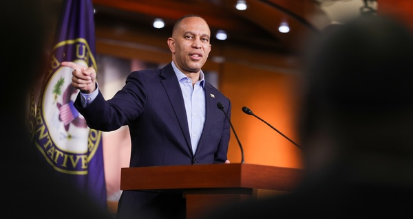 Hakeem Jeffries’ “Breathtakingly Dumb” Mistake? What the Viral Graphic Is Actually About