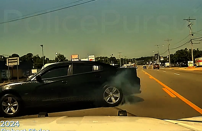 Driver Refuses to Stop — Police Chase Takes a Wild Turn