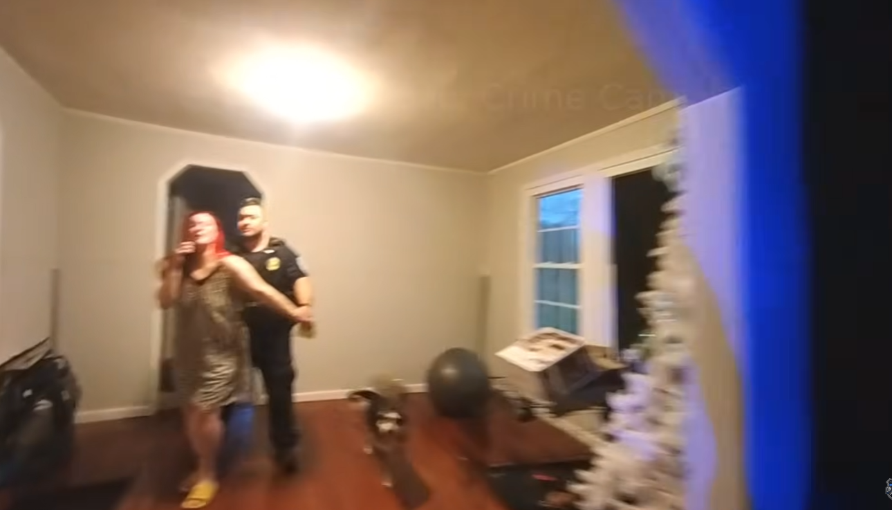 🚔 LOUDMOUTH SISTER IGNORES EVERY WARNING — POLICE TAKE HER DOWN | BODYCAM FOOTAGE
