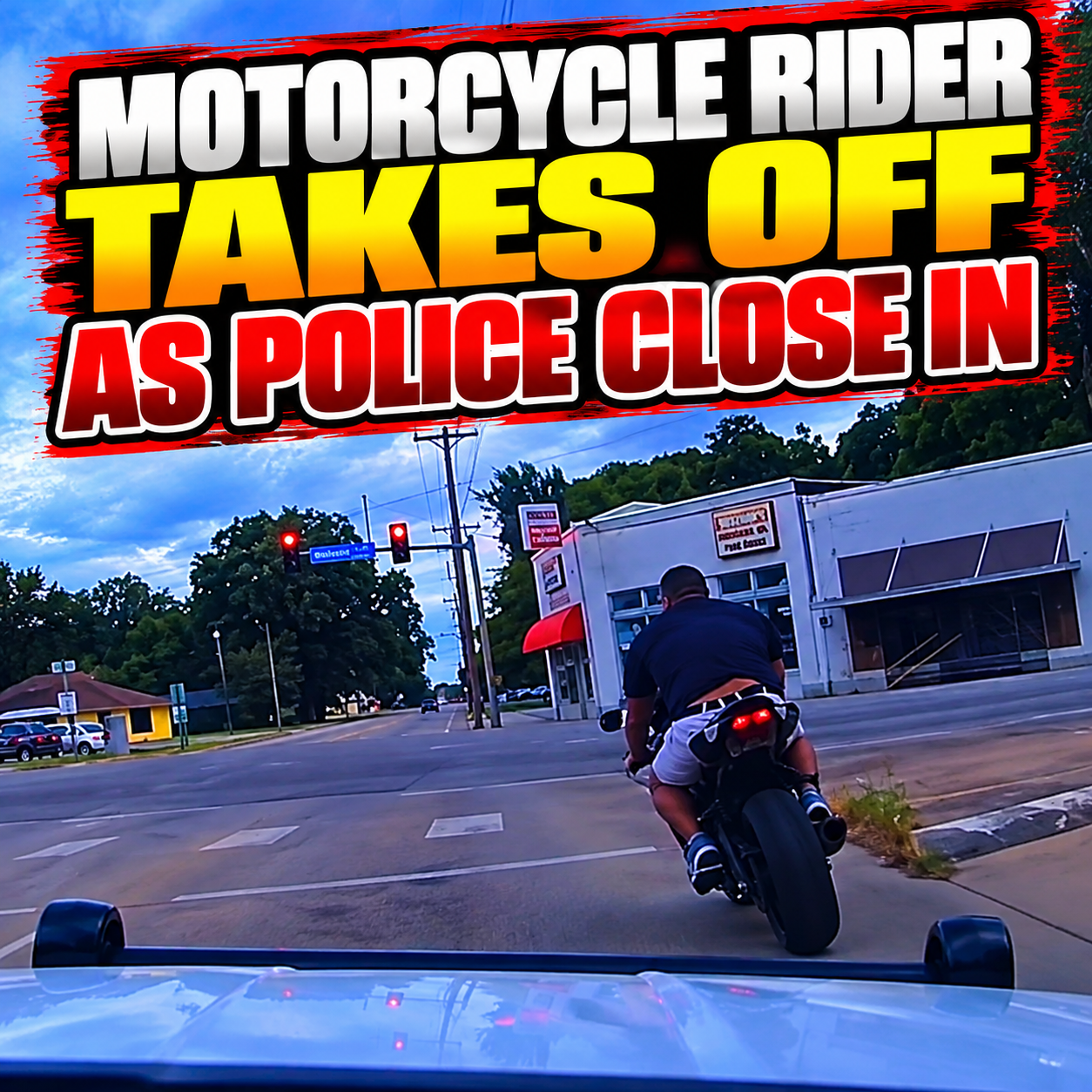 Motorcycle Rider Takes Off as Police Close In