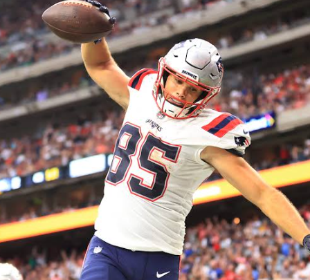 Hunter Henry Declares: “I’m Not Done Yet — There’s Still One More Chance to Bring the Lombardi Trophy Back to New England”