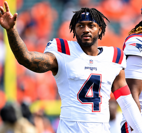 Former Beloved Patriots RB With 10,000 Career Yards and 63 Touchdowns Agrees to Take Pay Cut to Return to New England and Help Team Overcome Injury Crisis