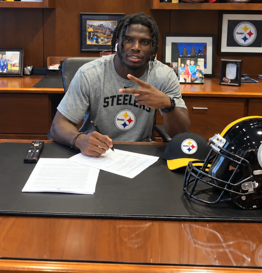 El MVP del Super Bowl LIV de los Chiefs, llamado el WR más rápido en la historia de la NFL y 8 veces Pro Bowl, anuncia su regreso tras una lesión grave — y los Steelers ya alcanzaron un acuerdo inicial con él